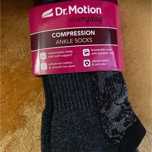 NWT: Dr. Motion Women's 2 Pack Pretty Lace Compression Ankle Socks